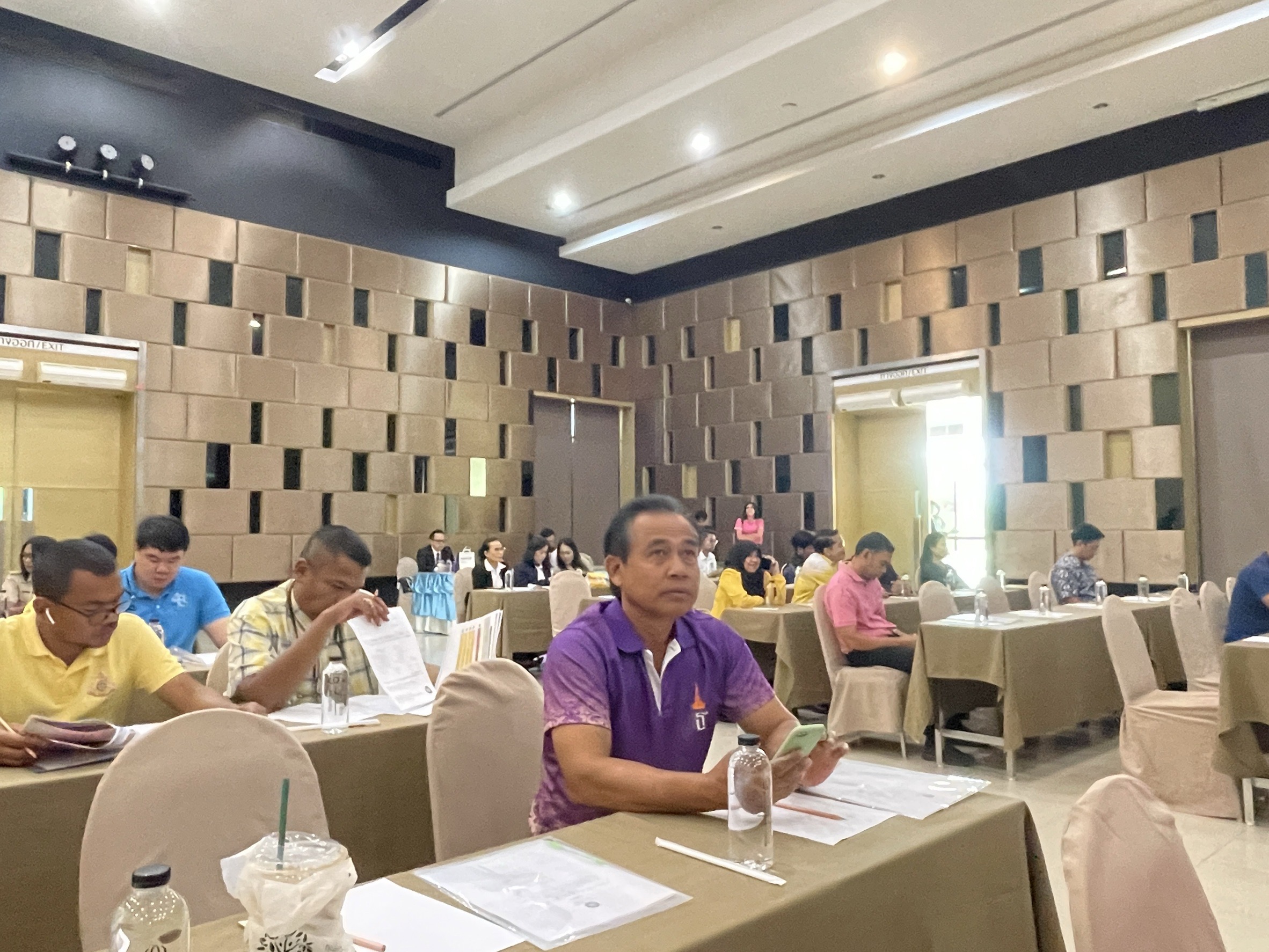 วันที่ 16 กรกฎาคม  2567
นายอมฤต นิจอาคม นายกองค์การบริหารส่วนตําบลท่าข้าม เข้าร่วมการประชุมเชิงปฏิบัติการ ครั้งที่ 1 โครงการพัฒนาพื้นที่กลุ่มจังหวัดภาคใต้ฝั่งอ่าวไทย จังหวัดสุราษฎร์ธานี โดยองค์การบริหารส่วนตำบลท่าข้าม ได้รับการคัดเลือกเป็นพื้นที่โครงการดังกล่าว เป็นพื้นที่ต้นแบบ