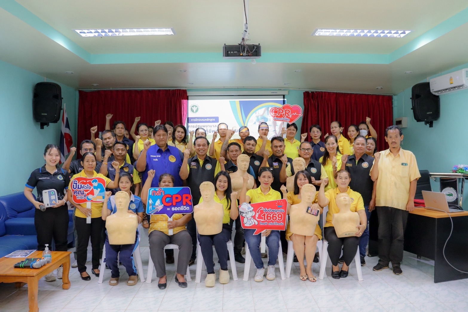 >>>วันจันทร์ ที่ 8 กันยายน 2568 <<<
นายอมฤต นิจอาคม นายกองค์การบริหารส่วนตำบลท่าข้าม พร้อมด้วยคณะผู้บริหาร ผู้นำชุมชน เข้าร่วมโครงการอบรมเชิงปฎิบัติการ หลักสูตรการปฐมพยาบาลเบื้องต้นและการช่วยชีวิตขั้นพื้นฐาน ดำเนินโครงการโดยอาสาสมัครสาธารณสุขประจำหมู่บ้าน ตำบลท่าข้าม ร่วมกับเจ้าหน้าที่หน่วยบริการปฐมภูมิโรงพยาบาลพุนพิน