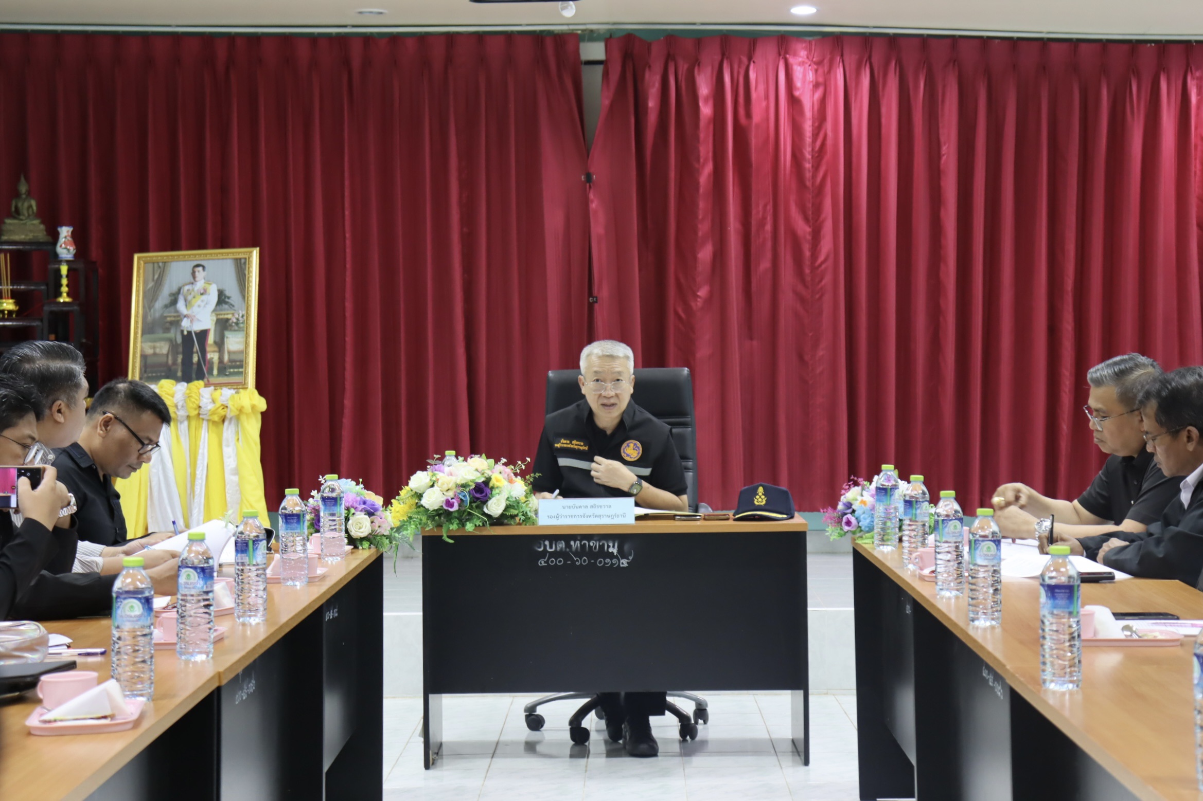 วันที่ 19 พฤศจิกายน 2568 ณ ห้องประชุมองค์การบริหารส่วนตำบลท่าข้าม
     ท่านบันดาล สถิรชวาล รองผู้ว่าราชการจังหวัดสุราษฎร์ธานี เป็นประธานคณะอนุกรรมการพิจารณาอนุญาตให้ดูดทรายประจำจังหวัด โดยมีนายอมฤต นิจอาคม นายกองค์การบริหารส่วนตำบลท่าข้าม เข้าร่วมการประชุมในครั้งนี้